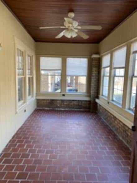 Building Photo - 617 10th Ct S