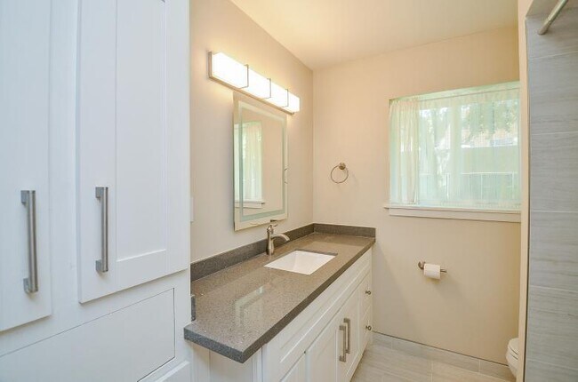 Building Photo - 8330 Waterbury Dr