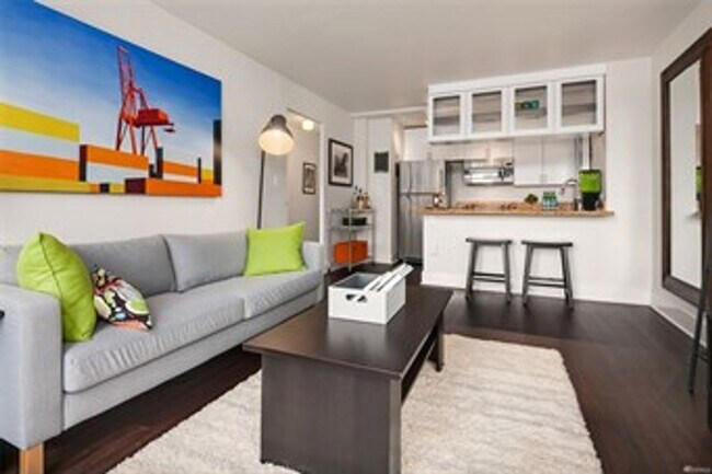 Building Photo - $250 off first month's rent!!!! Highly des...