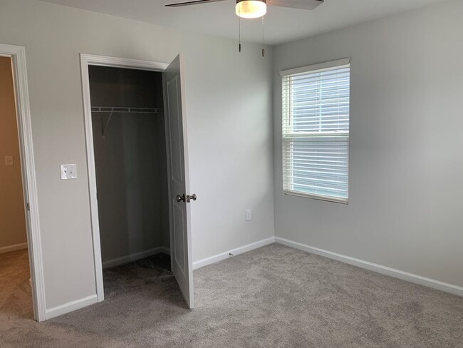 Building Photo - 609 Tova Fls Dr