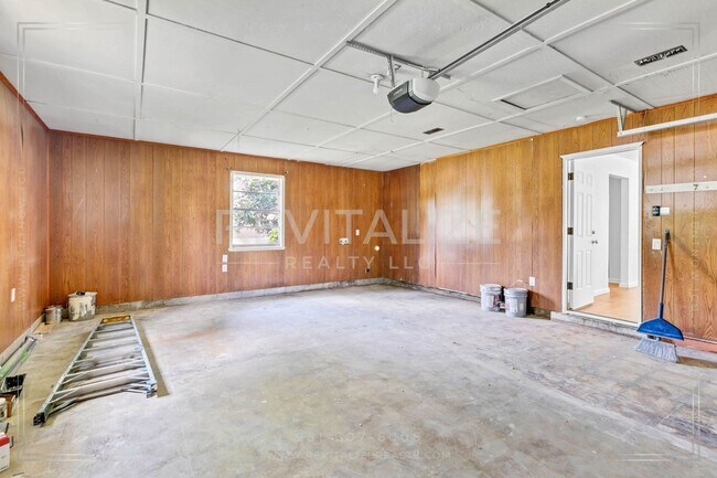 Building Photo - Stunning 4 BD / 2 BA in Bay Minette **Plus a FREE 50" Smart TV!**