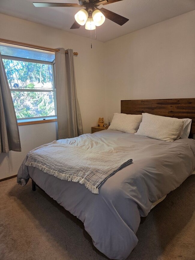 Building Photo - Spacious 3 Bedroom, 2 Bath Home with Bonus...