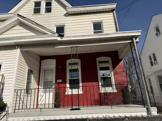 Building Photo - 1116 William St