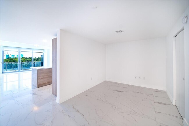 Building Photo - 16385 Biscayne Blvd