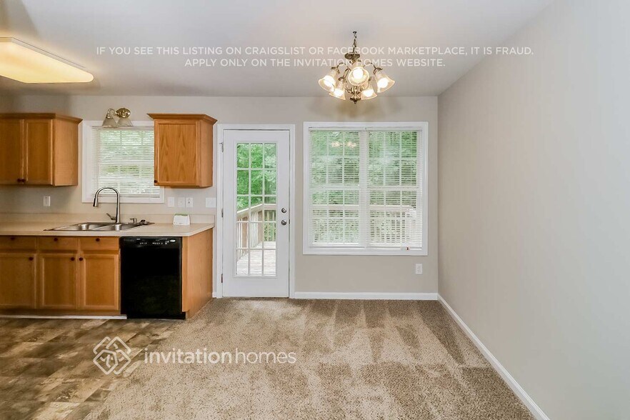Building Photo - 5760 Tanglewood Dr