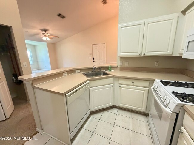Building Photo - 13810 Sutton Park Dr N