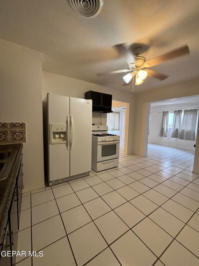 Building Photo - 10349 Shoshone St