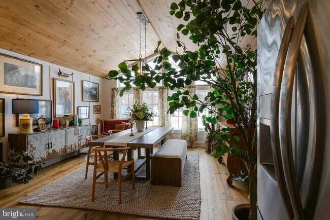 Building Photo - 13230 Falls Rd