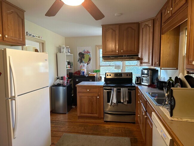 Building Photo - Unique 4 Bedroom with 2 Car Garage and out...