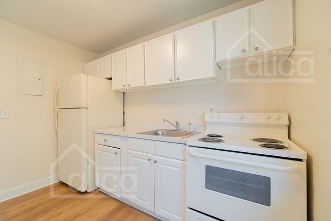 Building Photo - 801 N Sapodilla Ave