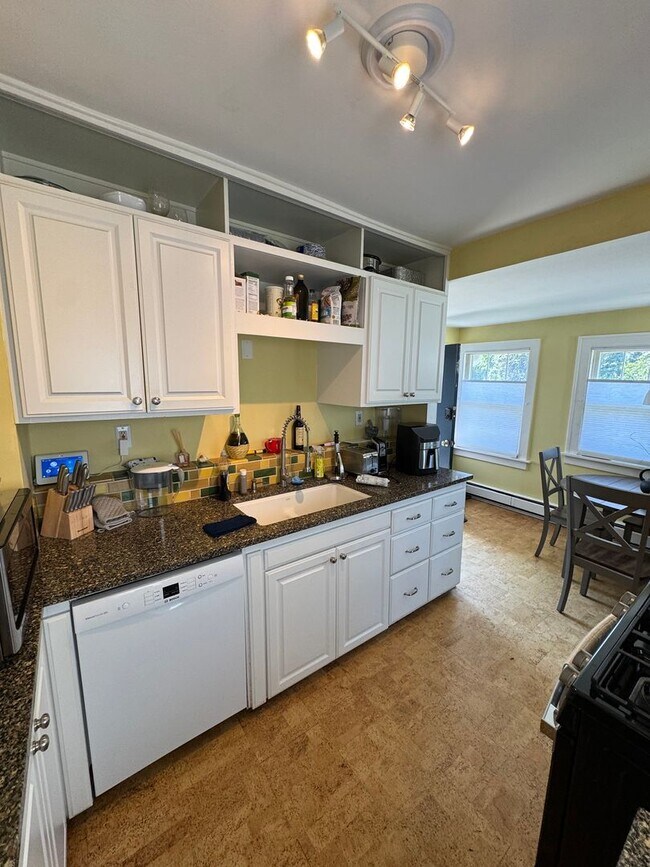 Building Photo - Gorgeous Single Family Home In Bryn Mawr - Available 8/15!