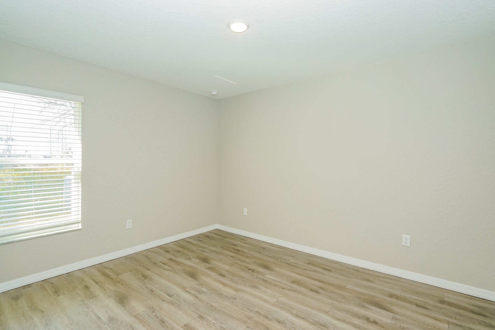 Building Photo - 6 Dogwood Radial