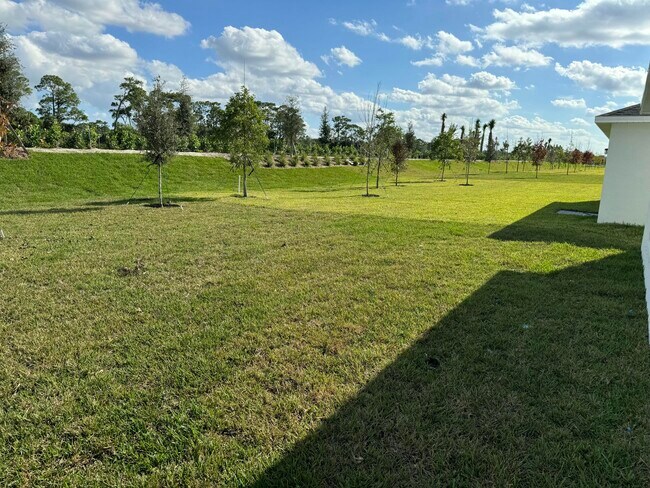 Building Photo - 10445 NW Suncrest Lp