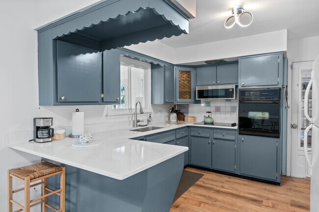 Building Photo - 17 Bruin Dr