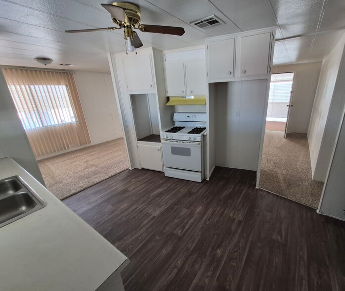 Building Photo - 3601 E Wyoming Ave