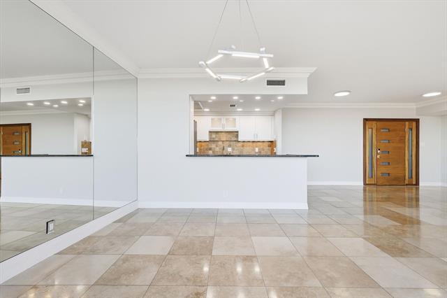 Building Photo - 6211 W Northwest Hwy