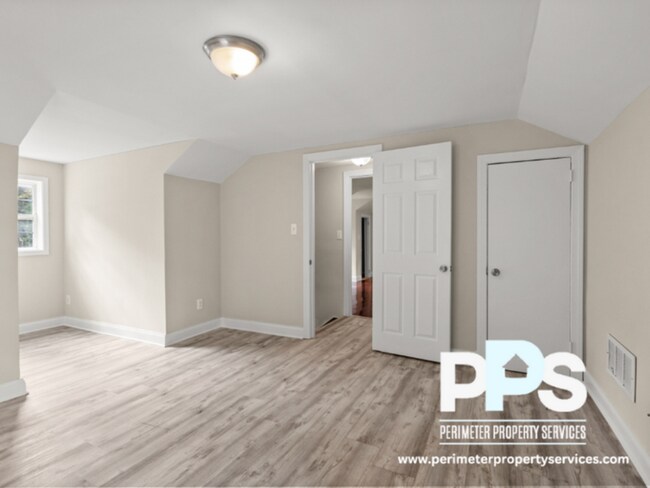 Building Photo - 1527 Mayflower Ave SW