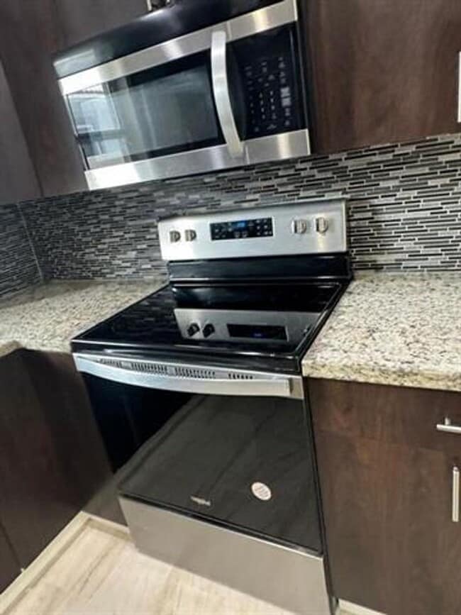 Building Photo - 2728 SW 5th St