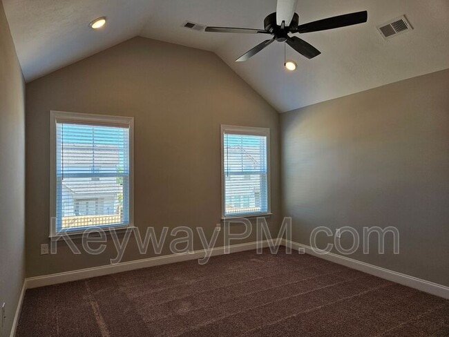 Building Photo - 3112 Venetian Dr