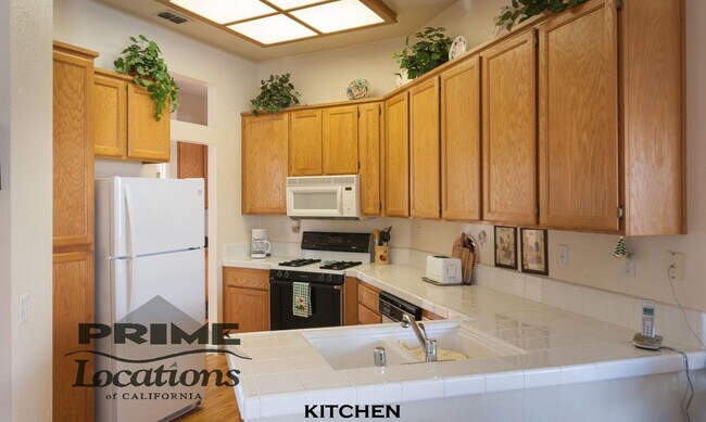 Building Photo - Excellent west Roseville location