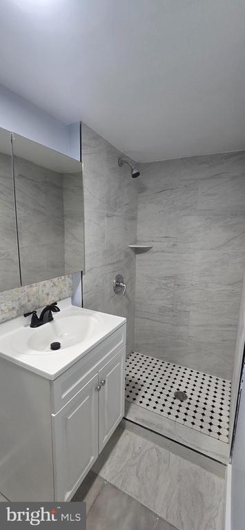 Building Photo - 843 E Price St