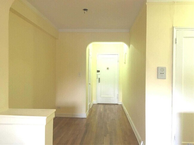 Building Photo - 83-6 Vietor Ave