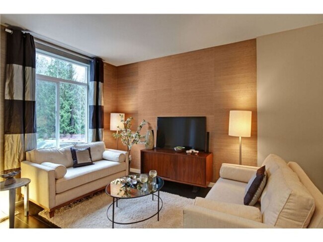 Building Photo - Bright & Spacious 2bed/2.5bath Townhome in Issaquah!