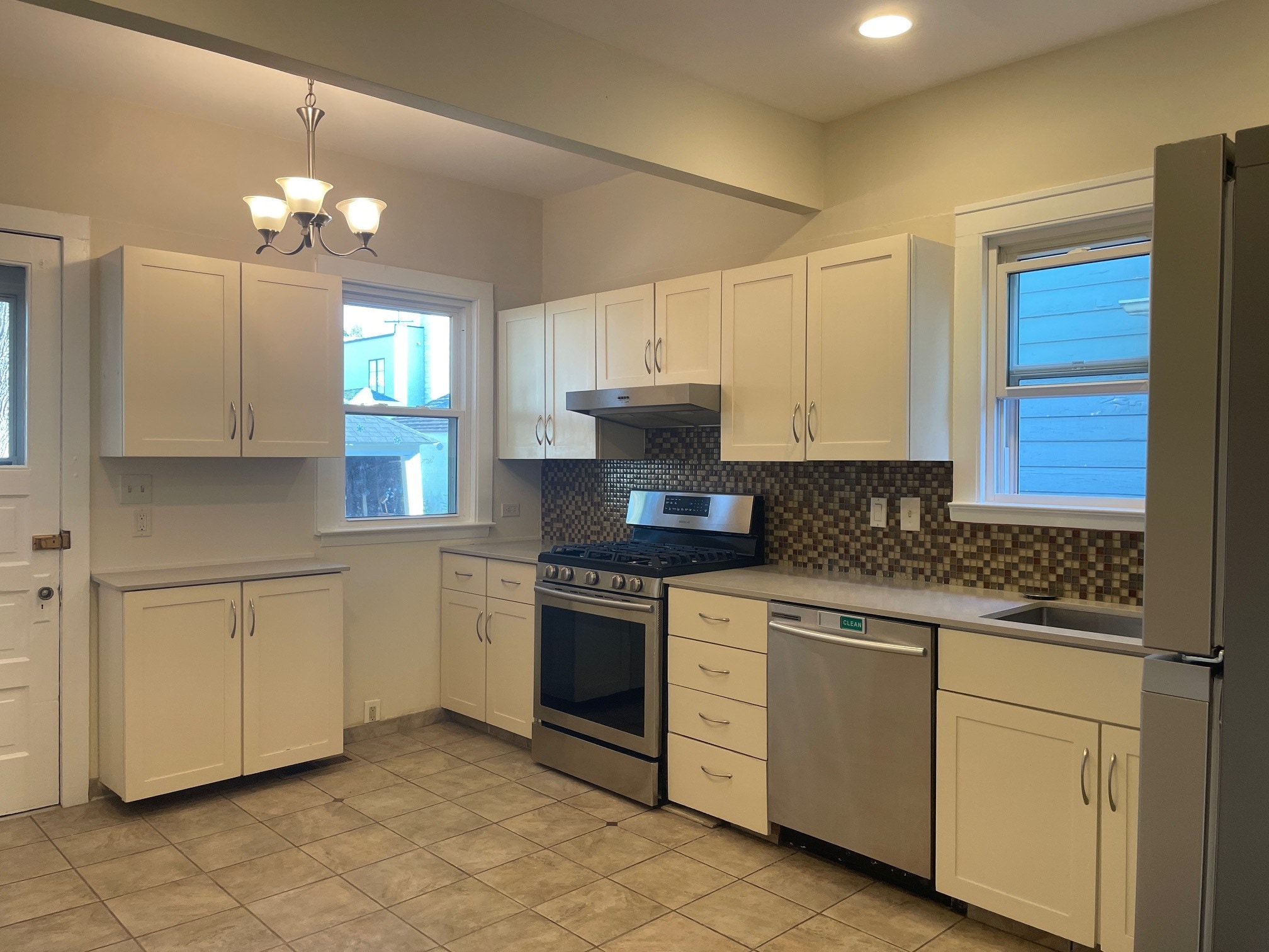 Building Photo - 704 Lovett Ave SE