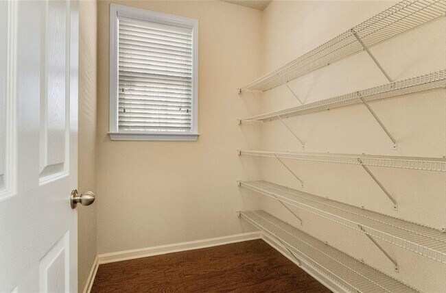 Building Photo - 1234 King Springs Ct SE