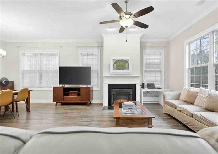 Building Photo - 2407 Tenor Ln