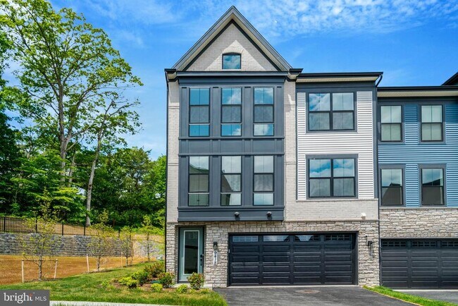 Building Photo - 9418 Dandelion Dr