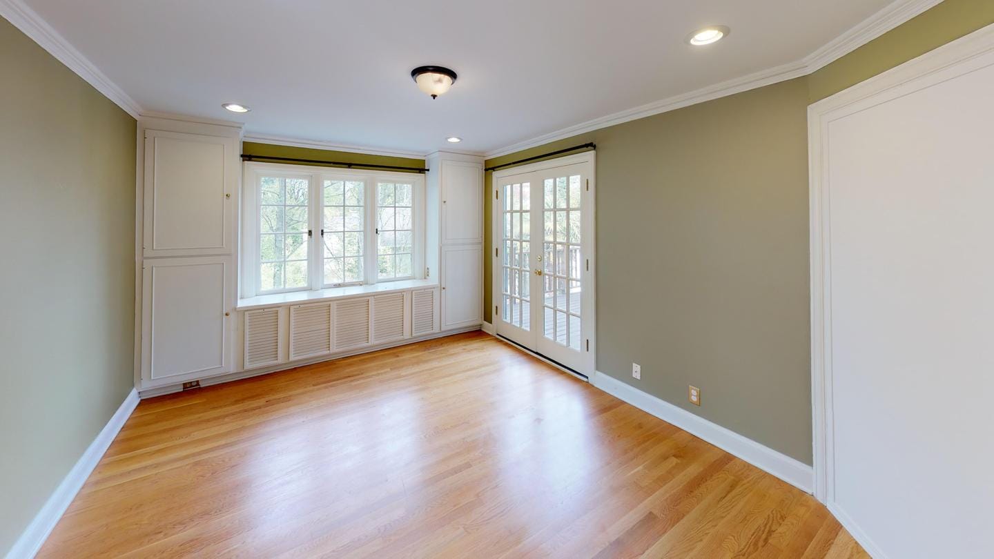 Building Photo - 2371 SW Montgomery Dr