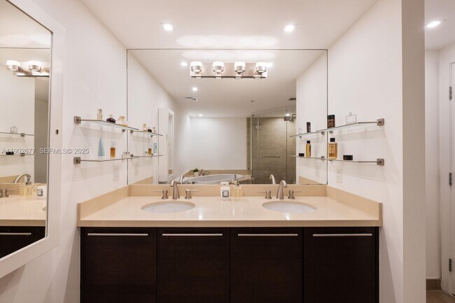 Building Photo - 7928 East Dr