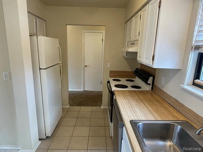 Building Photo - 8487 Pepper Ridge Dr