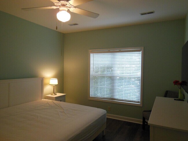 Building Photo - 908 Resort Cir