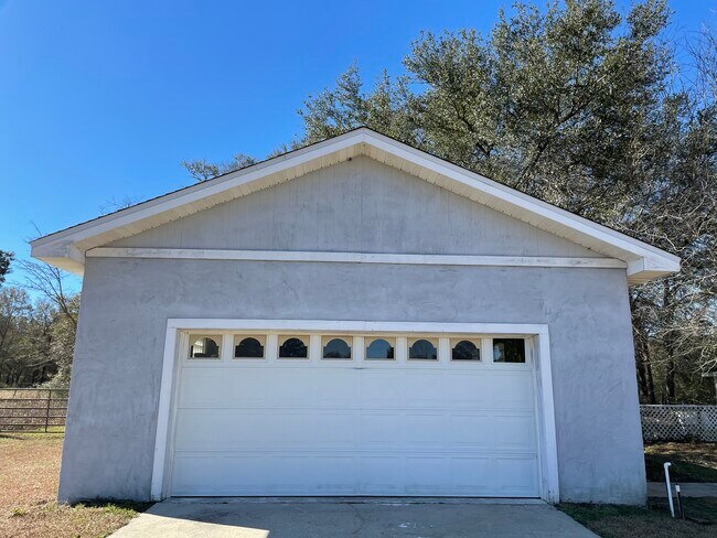 Building Photo - 8101 FL-89