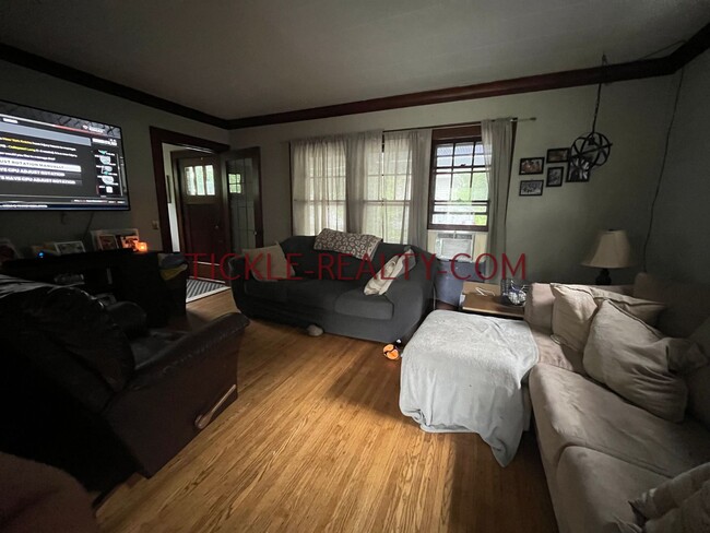 Building Photo - 3 BR, 1.5 BTH House in North Winton Village