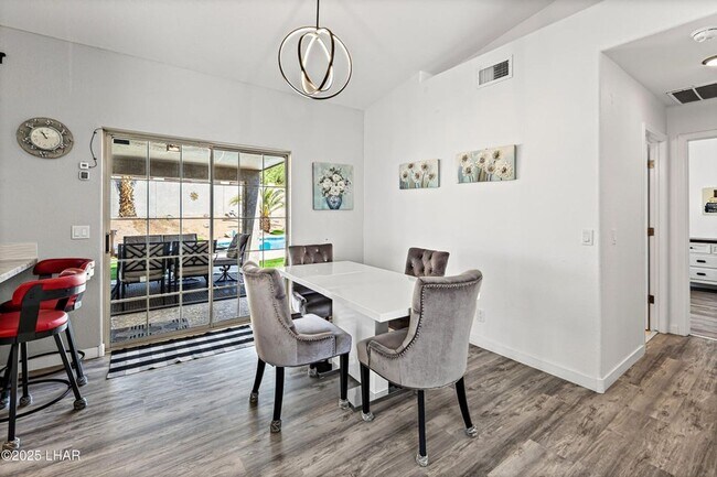 Building Photo - Long Term Rental heated pool & hot tub