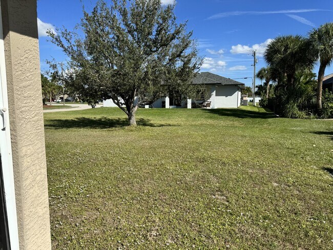 Building Photo - 3927 SW 16th Pl