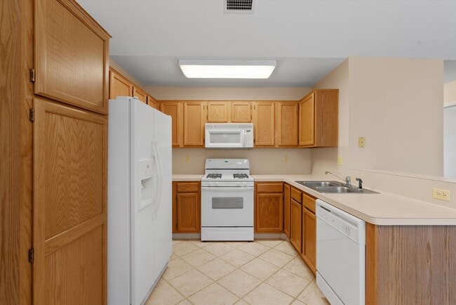 Building Photo - Perfect 3-Bedroom Condo in North Austin for Lease