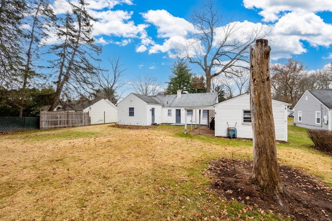 Building Photo - 92 Indian Hill Rd