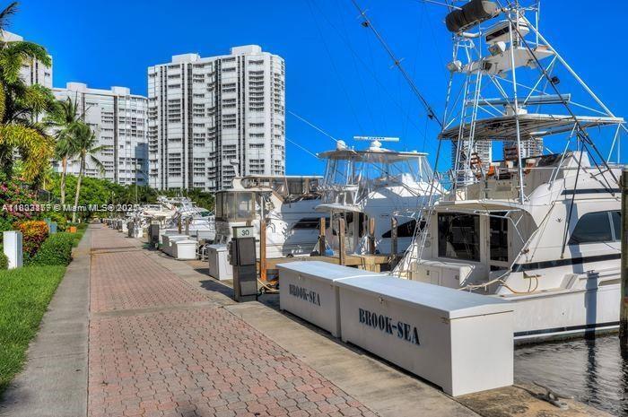 Building Photo - 3610 Yacht Club Dr
