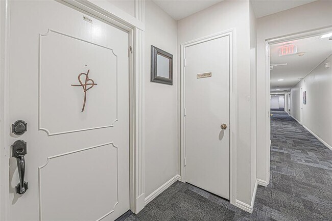 Building Photo - 2601 Bellefontaine St