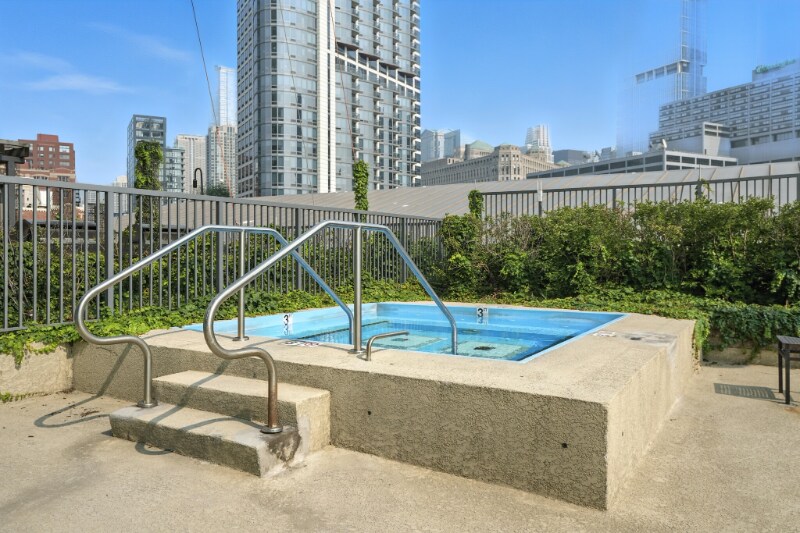 Building Photo - 498 N Kingsbury St