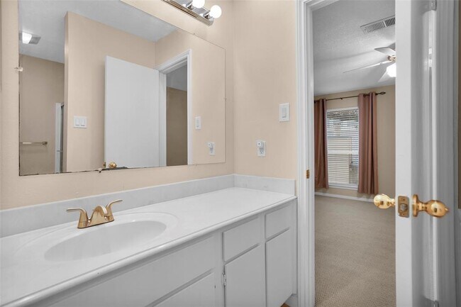 Building Photo - 938 Memorial Village Dr