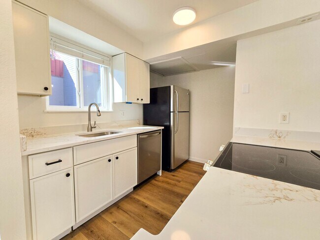 Building Photo - Bright 1-bedroom loft in the heart of Boulder- Available Now