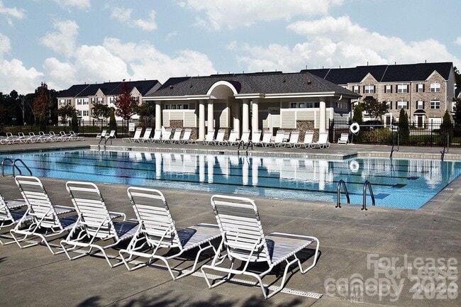 Building Photo - 3441 Park South Station Blvd