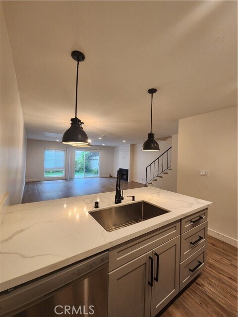 Building Photo - 120 S Francisca Ave