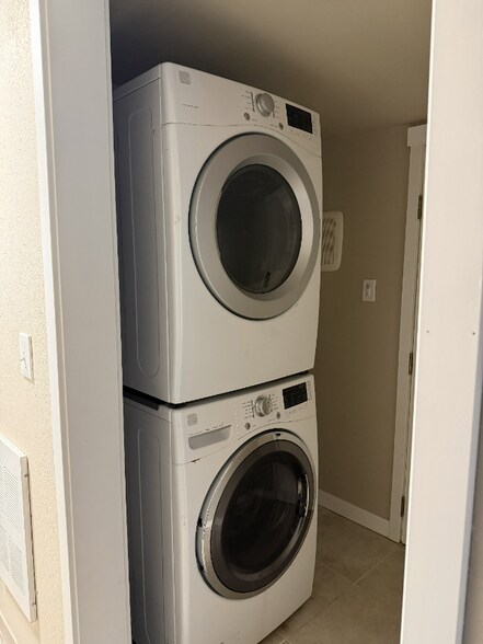 Building Photo - 1831 Madison St