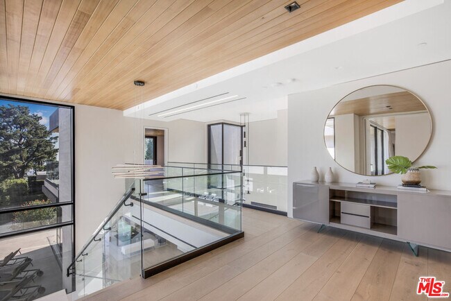 Building Photo - 9255 Swallow Dr